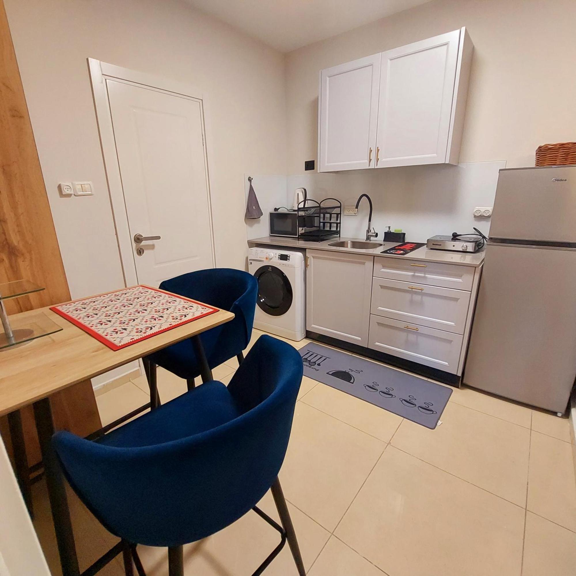 Apartment With Separate Kitchen By The Sea