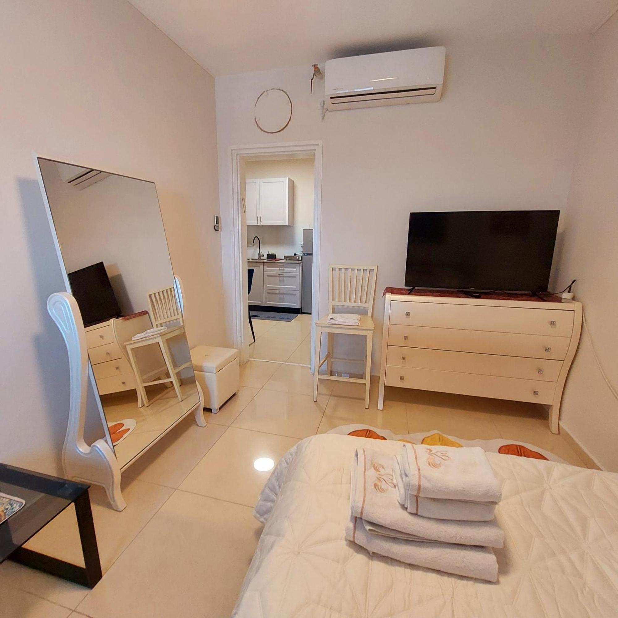 With Separate Kitchen By The Sea *